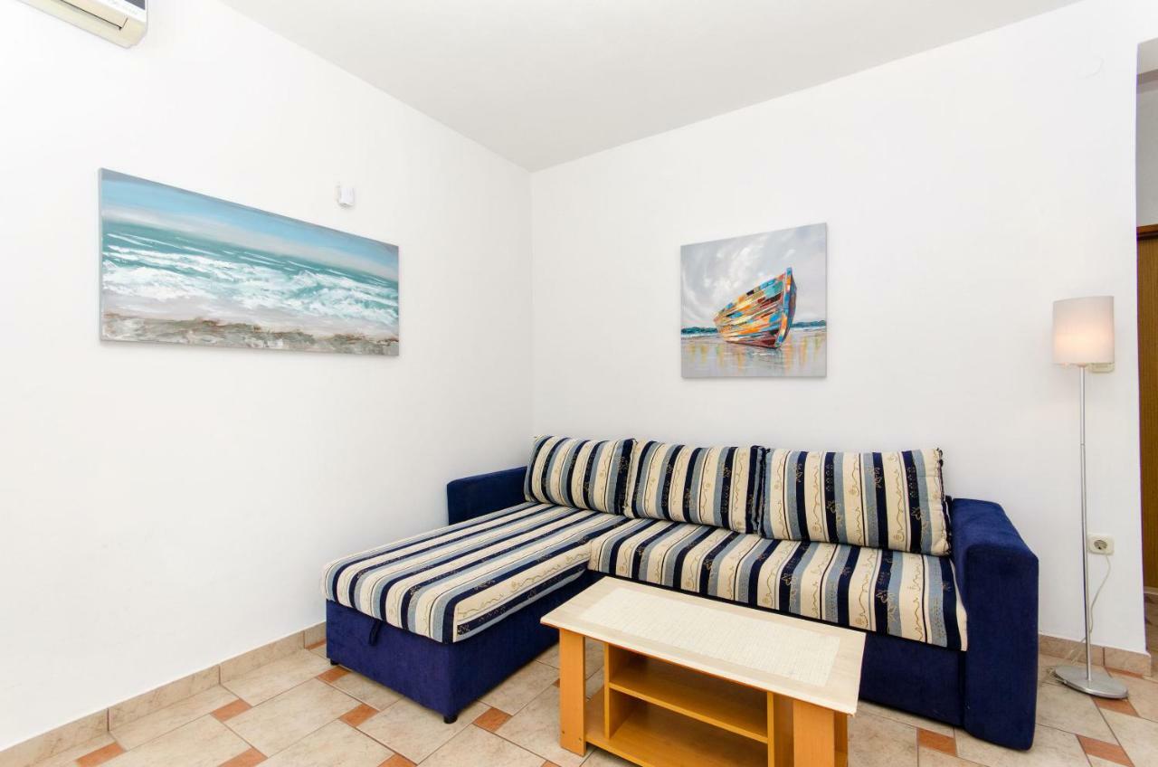 Apartments Marjan Брна Екстериор снимка
