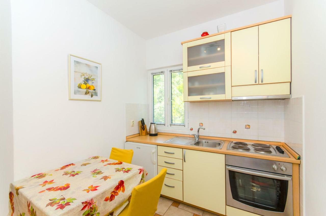 Apartments Marjan Брна Екстериор снимка